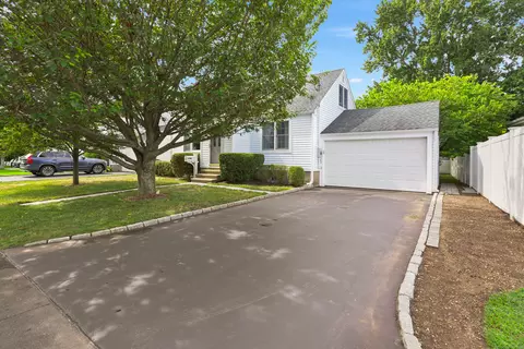 294 Catherine Ter, Fairfield, CT 06824