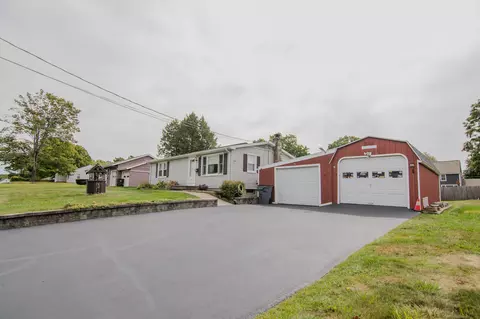 32 Breault St, Putnam, CT 06260