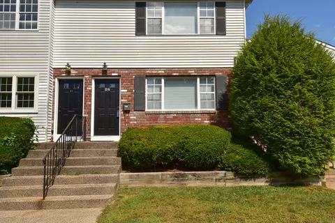 2 Georgetown Dr #G, Enfield, CT 06082