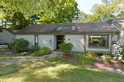 902 Heritage Vlg #A, Southbury, CT 06488