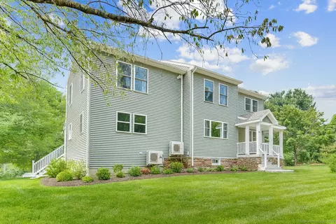91 Thorpe Ave, Wallingford, CT 06492