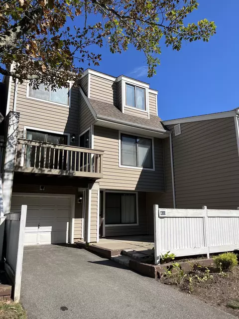 433 Thoreau St #433, Branford, CT 06405