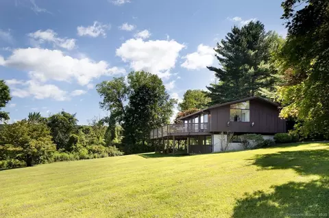 1 State Line Rd, Lakeville, CT 06039