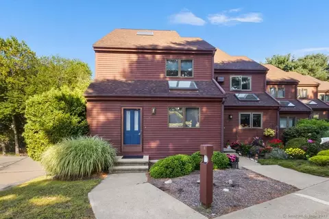 97 W Main St #78, Niantic, CT 06357