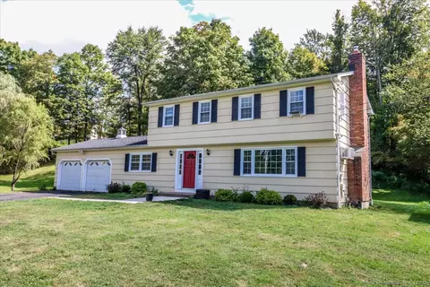 133 Sugar St, Newtown, CT 06470
