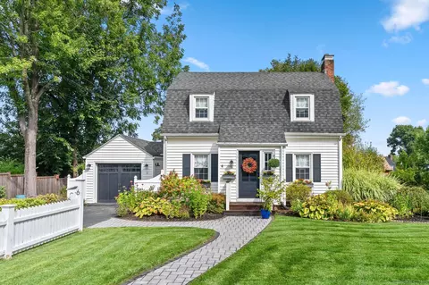 6 Greenhurst Rd, West Hartford, CT 06107