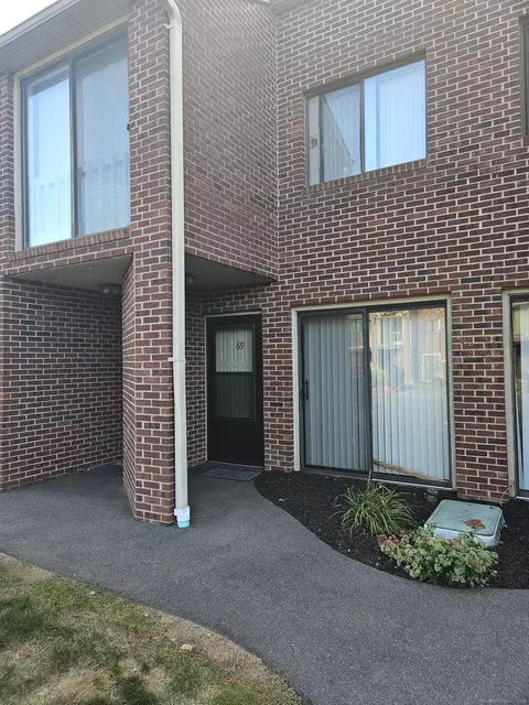 279 Redstone Hill Rd #69, Bristol, CT 06010