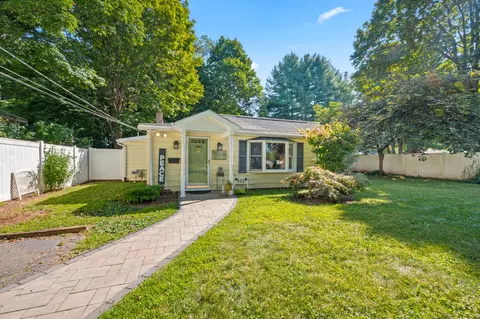 323 Lower Ln, Berlin, CT 06037