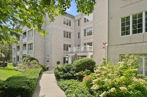 2 Homestead Ln #209, Greenwich, CT 06831