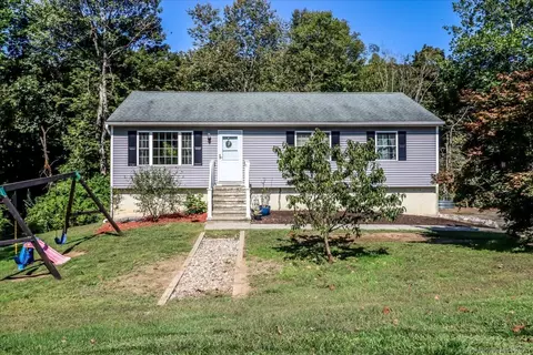 35 Hillendale Dr, New Milford, CT 06776