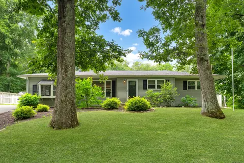 90 Cedar Hill Rd, Guilford, CT 06437
