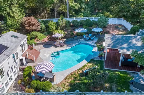 15 Buttonball Ln, Madison, CT 06443