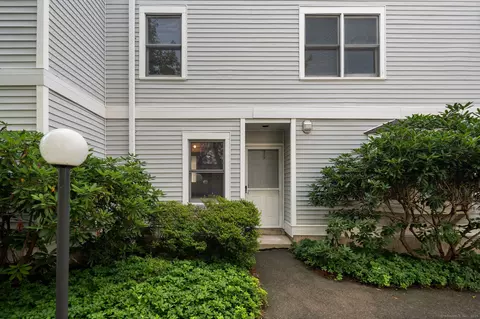 55 Mill Plain Rd #31-2, Danbury, CT 06811