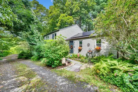 82 Jacoby Rd, Higganum, CT 06441