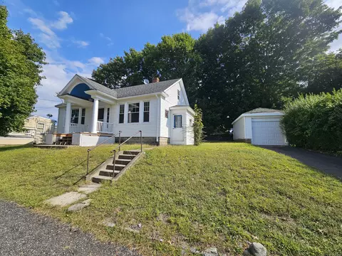 22 School St, Griswold, CT 06351