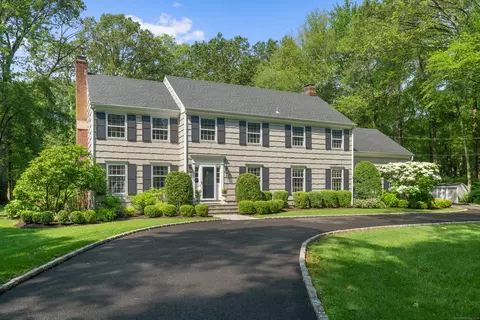 23 Maplewood Dr, Darien, CT 06820