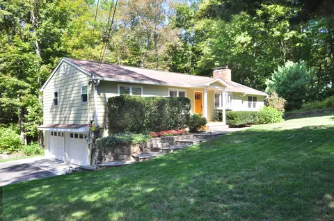 795 Old Waterbury Rd, Southbury, CT 06488