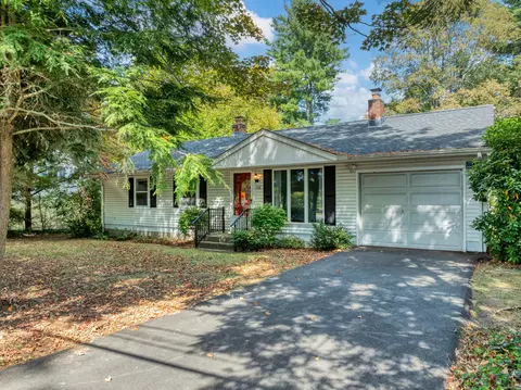 148 Glenwood Rd, Clinton, CT 06413