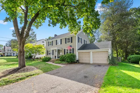 209 Ballard Dr, West Hartford, CT 06119
