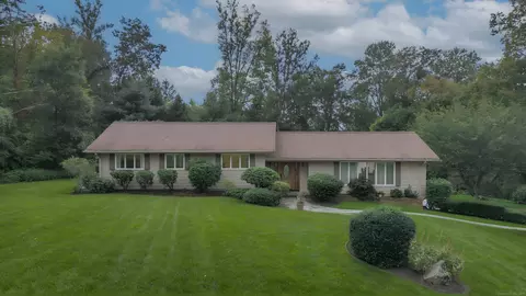 36 Heritage Dr, Woodbury, CT 06798