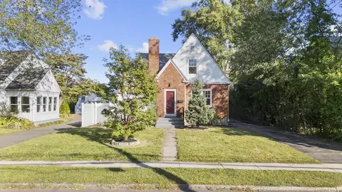 62 Grove St, West Hartford, CT 06110