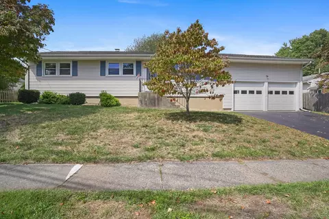 270 Oakwood Dr, Fairfield, CT 06824