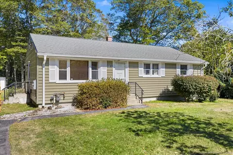 19 New Hampshire Ln, Montville, CT 06370