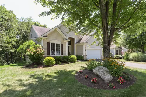 302 Fairway Dr #302, Oxford, CT 06478