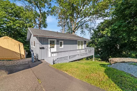 43 Manners Ave, Naugatuck, CT 06770