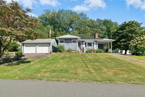 15 Alexander Dr, Brookfield, CT 06804