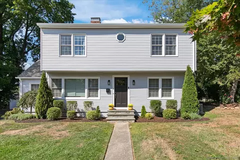 9 Turney Pl, Trumbull, CT 06611