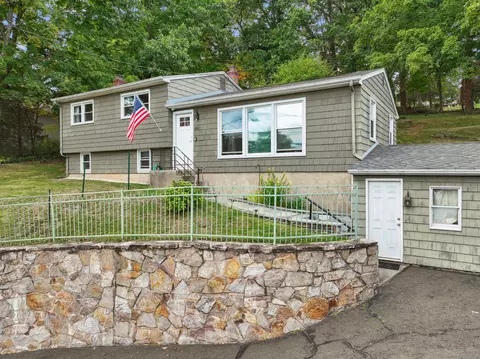 421 S Elm St, Wallingford, CT 06492