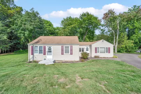 22 Elaine Dr, Broad Brook, CT 06016