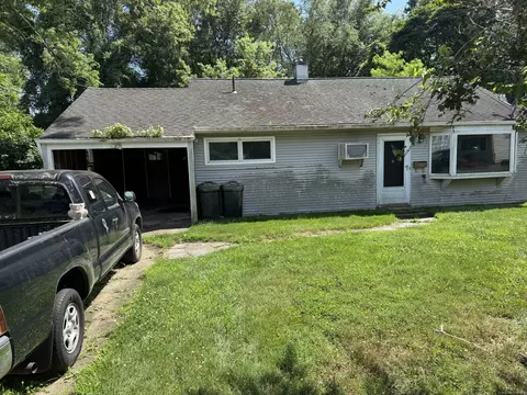 7 Carole Ct, Groton, CT 06340
