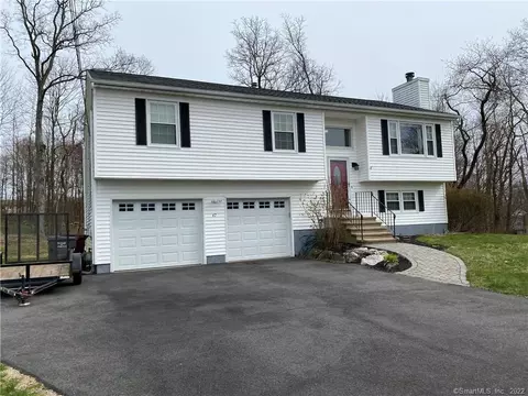 47 Victoria Ln, Naugatuck, CT 06770