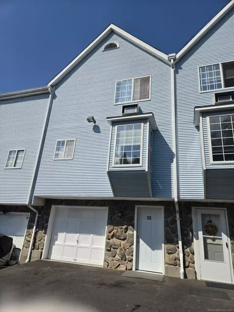 106 Wakelee Rd #13, Waterbury, CT 06705