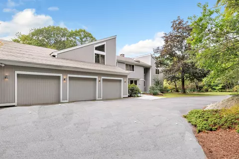 28 Strawberry Ln, Shelton, CT 06484