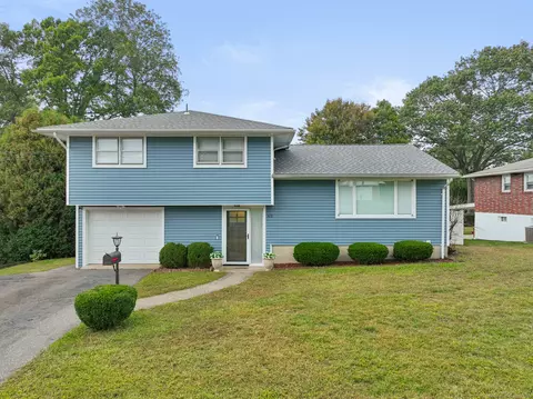 62 Cheryl Dr, Waterbury, CT 06708