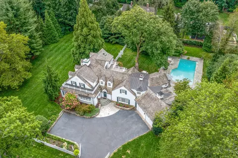 261 Hollow Tree Ridge Rd, Darien, CT 06820