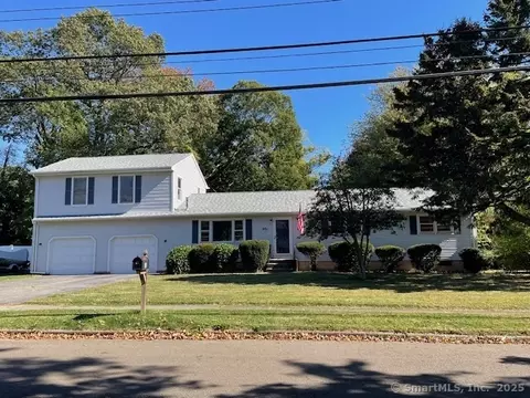 35 Whippoorwill Dr, Milford, CT 06460