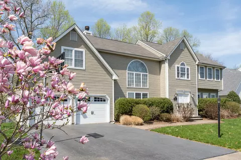 42 Milford Hunt Ln, Milford, CT 06461