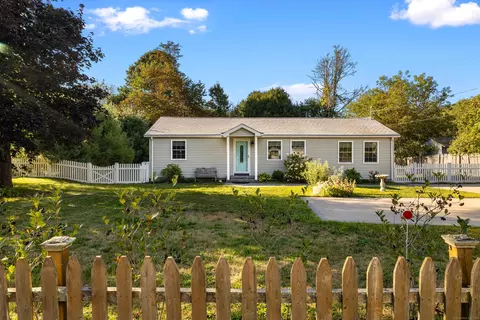 126 Boston Post Rd, Old Lyme, CT 06371
