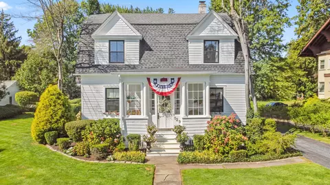 129 Steele Rd, West Hartford, CT 06119