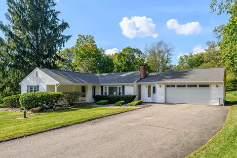 8 Williams Rd, New Fairfield, CT 06812