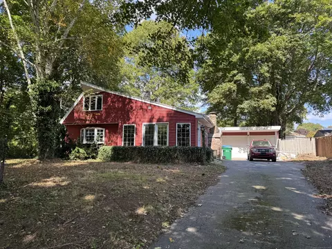 5 Vivian Ct, Waterford, CT 06385