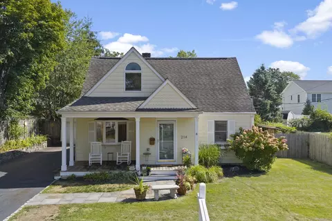 214 Henry St, Fairfield, CT 06824
