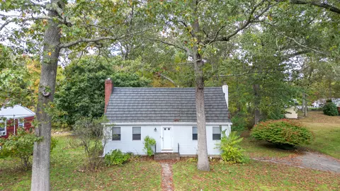 34 Ridgewood Dr, Norwich, CT 06360