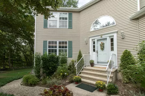 17 Warren Dr #17, Seymour, CT 06483