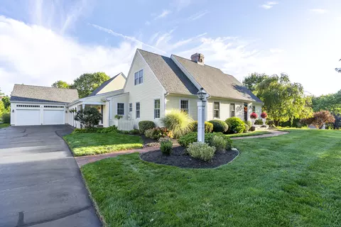 46 Red Hill Dr, Glastonbury, CT 06033