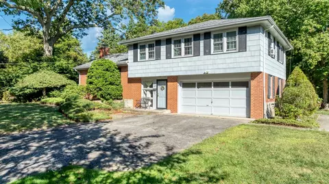 222 Tyler Ave, Groton, CT 06340